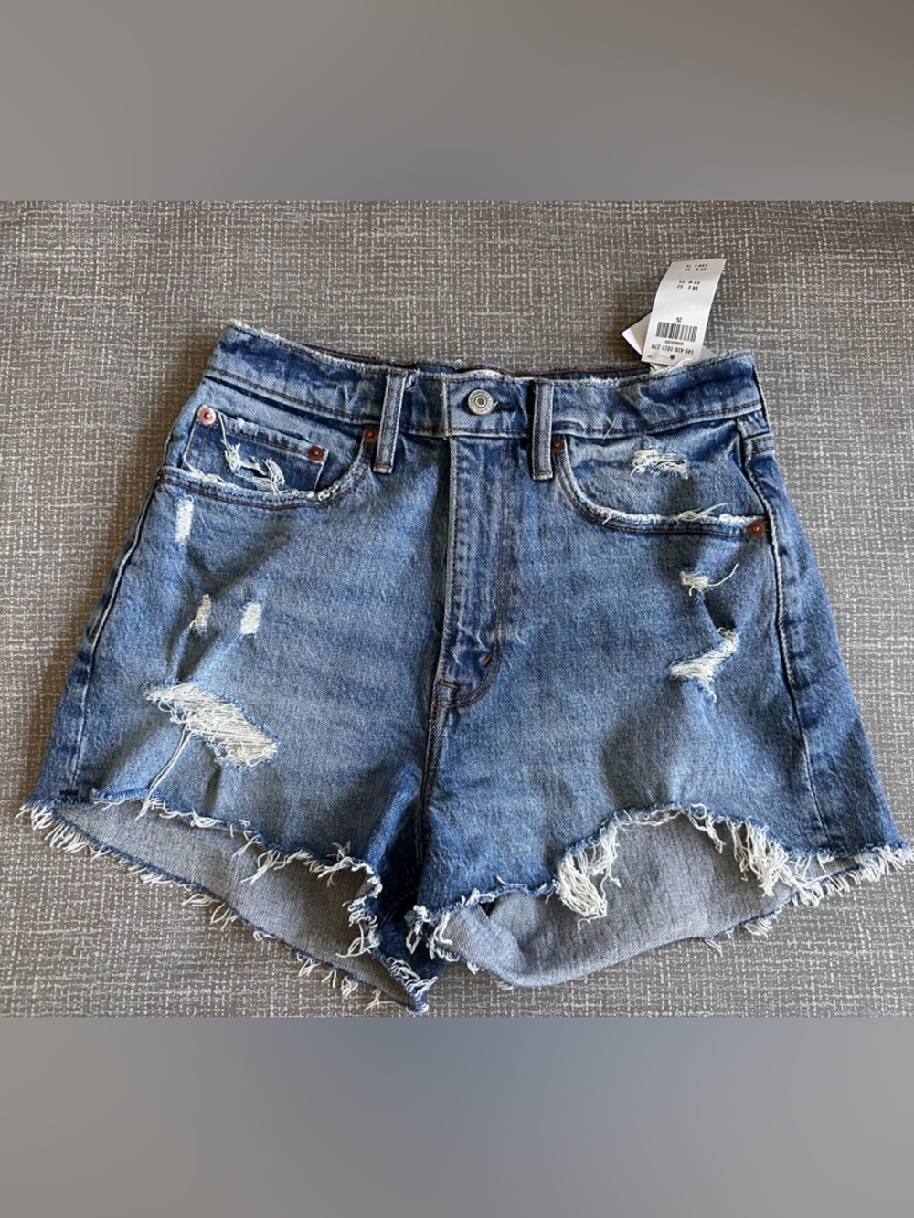 Abercrombie & Fitch Curve Love Mom Shorts High Rise Distressed Denim Sz 26/2 NWT
